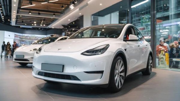 屿科配资 特斯拉推“中国特供”Model Y L，大六座SUV市场将变天？