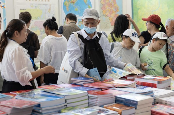 51配资网 “AI味”尤其在学术领域引发伦理争议，AIGC技术对中国出版业影响几何